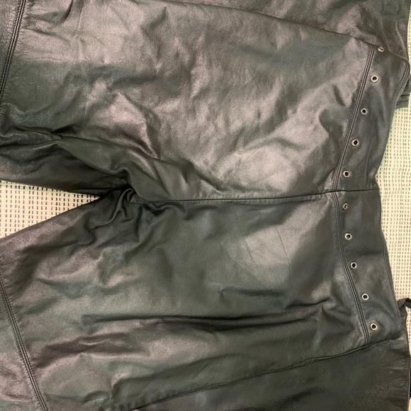 Leather - Picture 4 of 4